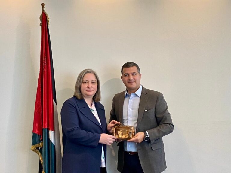 Ministra de Turismo de Palestina, Rula Maayah: EN SU VISITA A NUESTRO PAÍS, LLAMÓ A LOS CHILENOS A VISITAR TIERRA SANTA