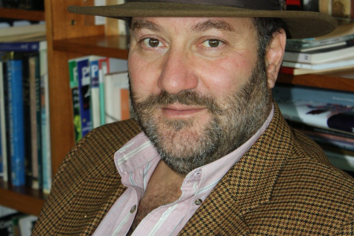 Theodoro Elssaca: Letras y poemas que inspiran