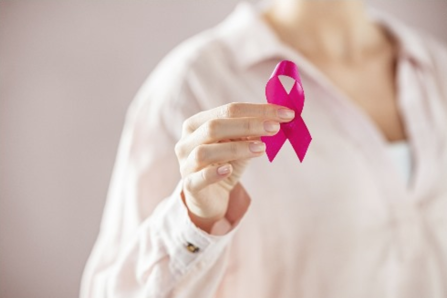 Mes de Sensibilización sobre el cáncer de mama: Expertos llaman a realizarse una mamografía y ecografía una vez al año