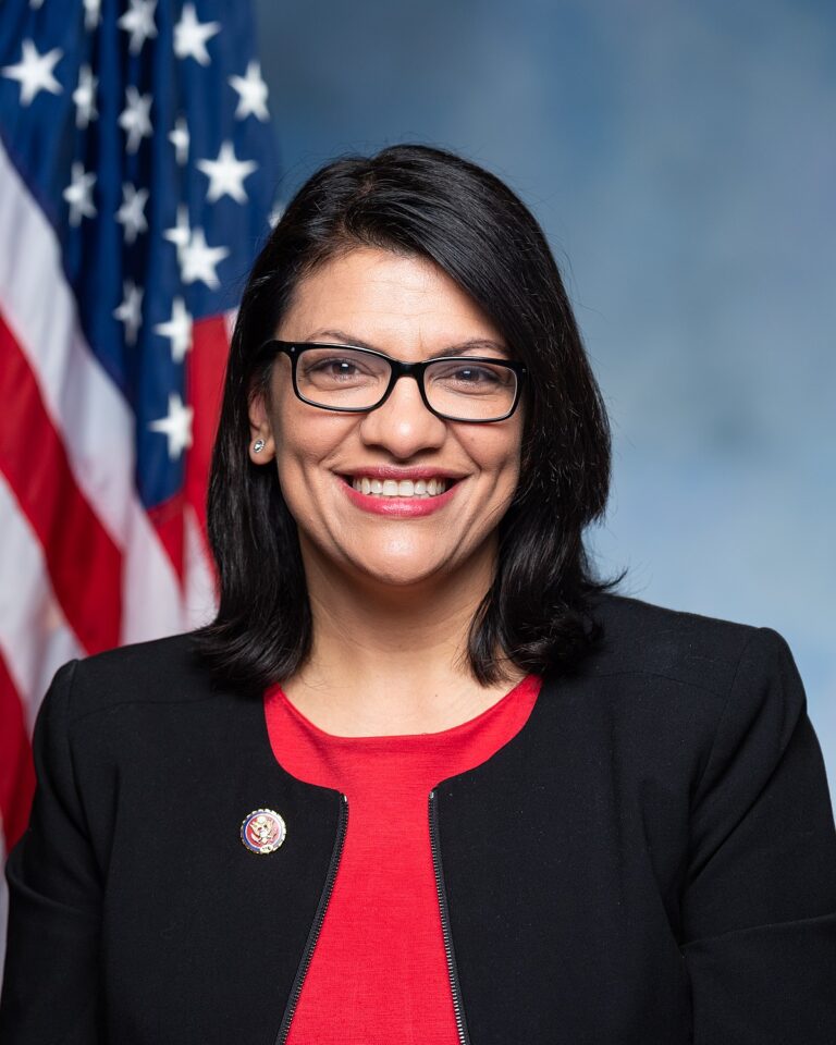 La representante palestino-estadounidense Rashida-Tlaib logra su reelección
