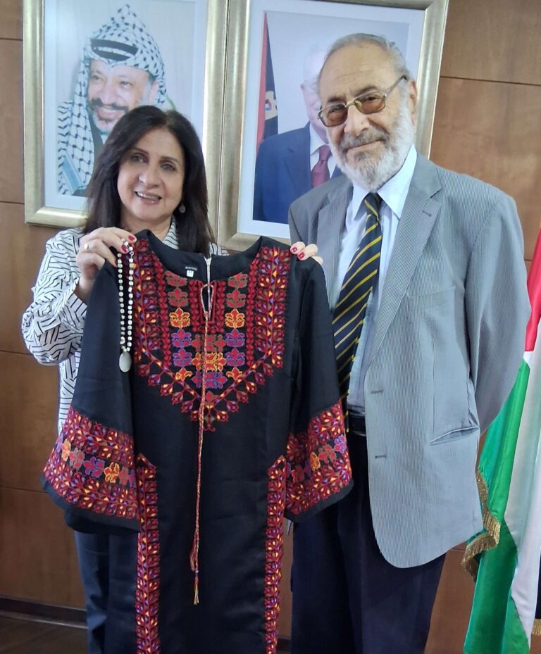 Un vestido cuenta su historia