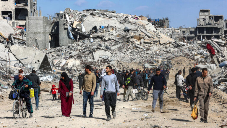 Gaza sigue siendo bombardeada, mientras los ojos del mundo están mirando hacia el lado